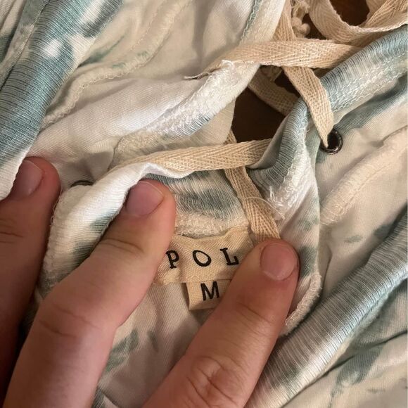 sleeveless shirt with lace up back - Picture 4 of 5